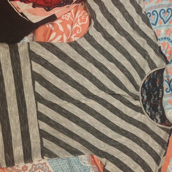 Three short sleeves Tops - Picture 3 of 5